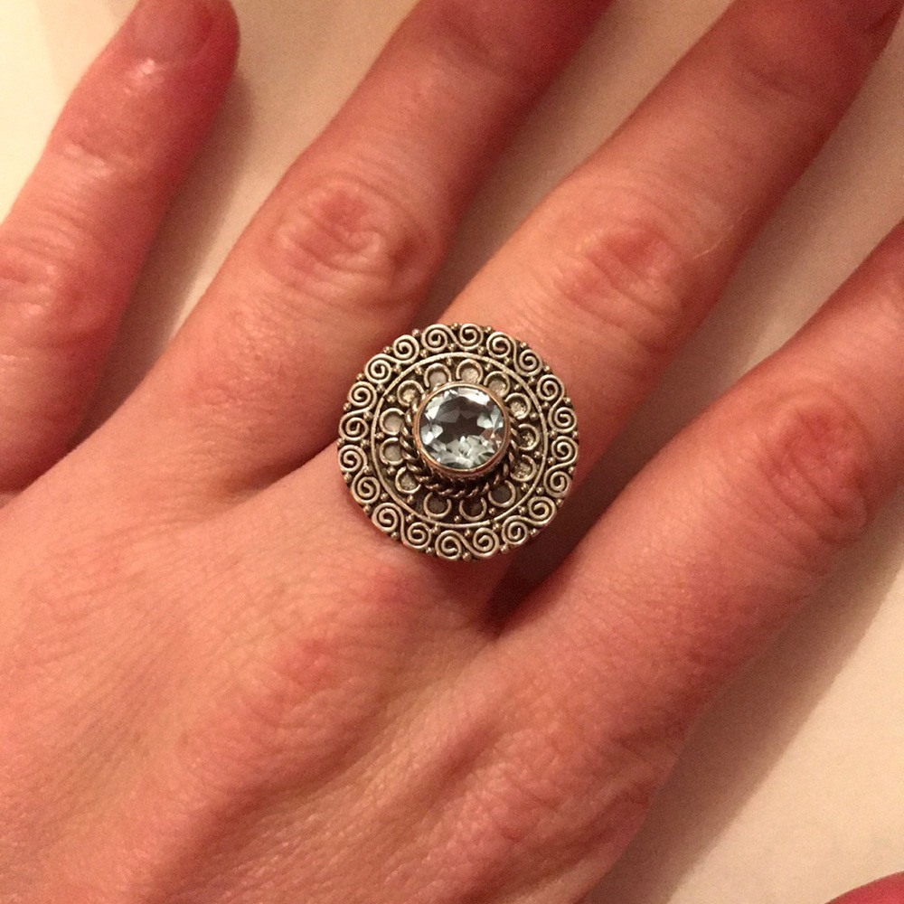 Handcrafted silver and blue topaz statement ring - Picture 2 of 4